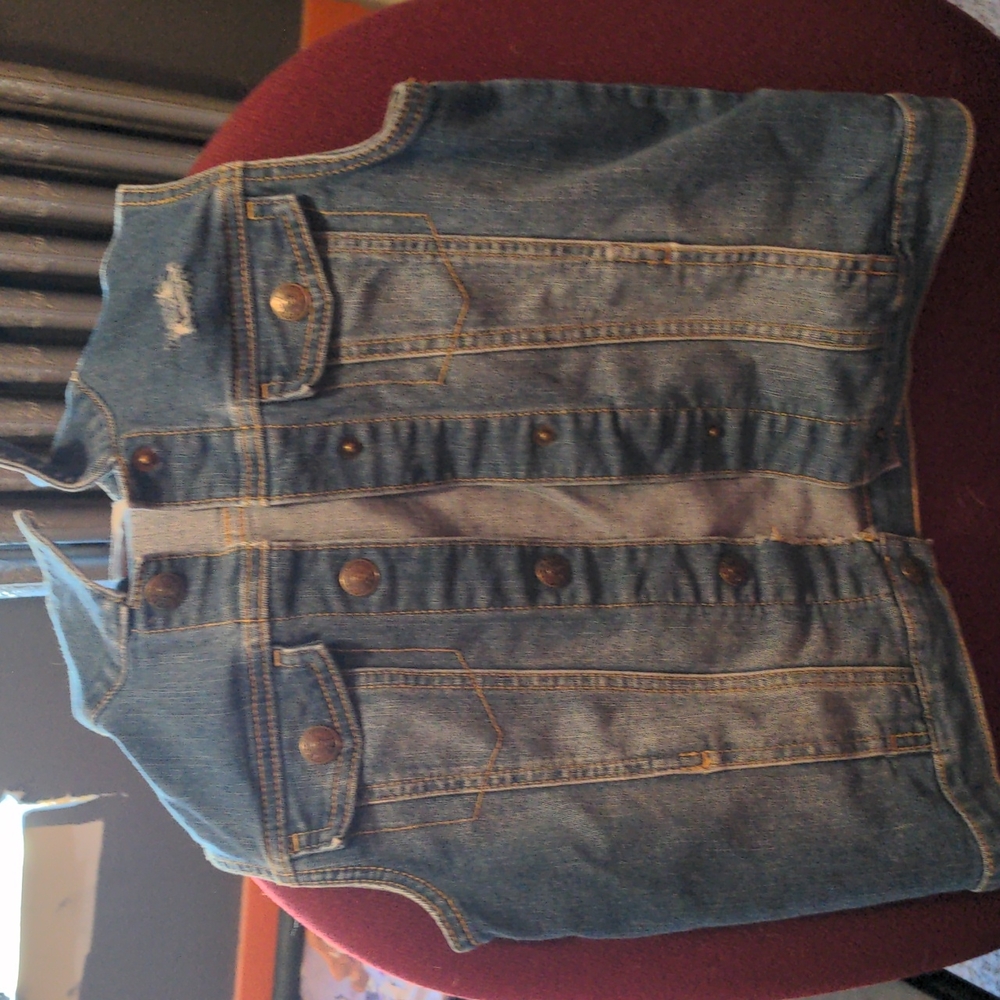 Sleeveless denim vest